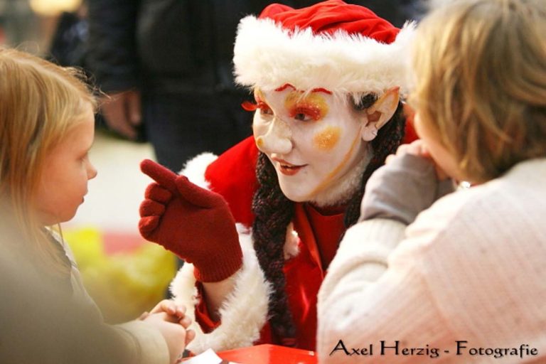 Santas Little Helpers and Gingerbread time